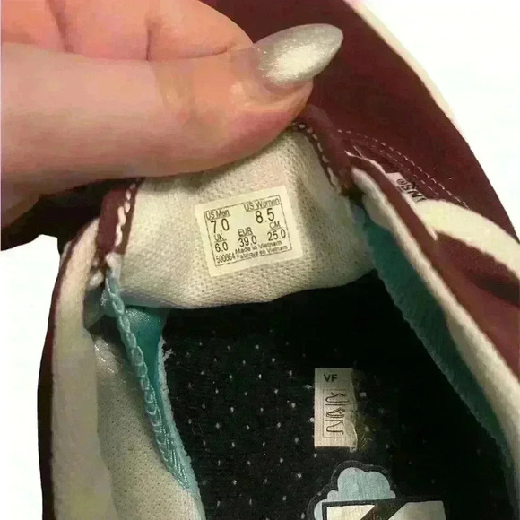 Maroon suede vans - Picture 7 of 8